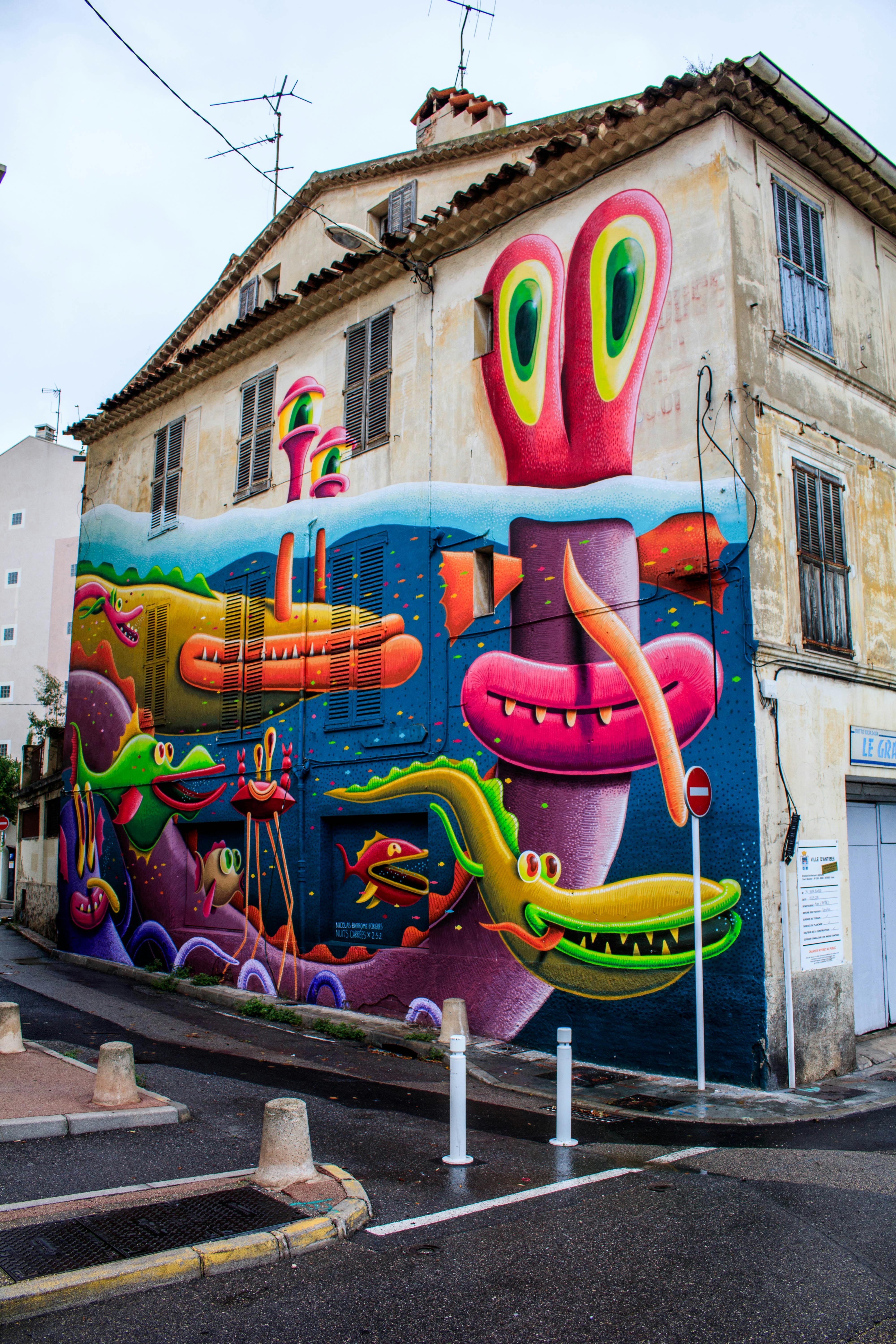 ["graffiti"]