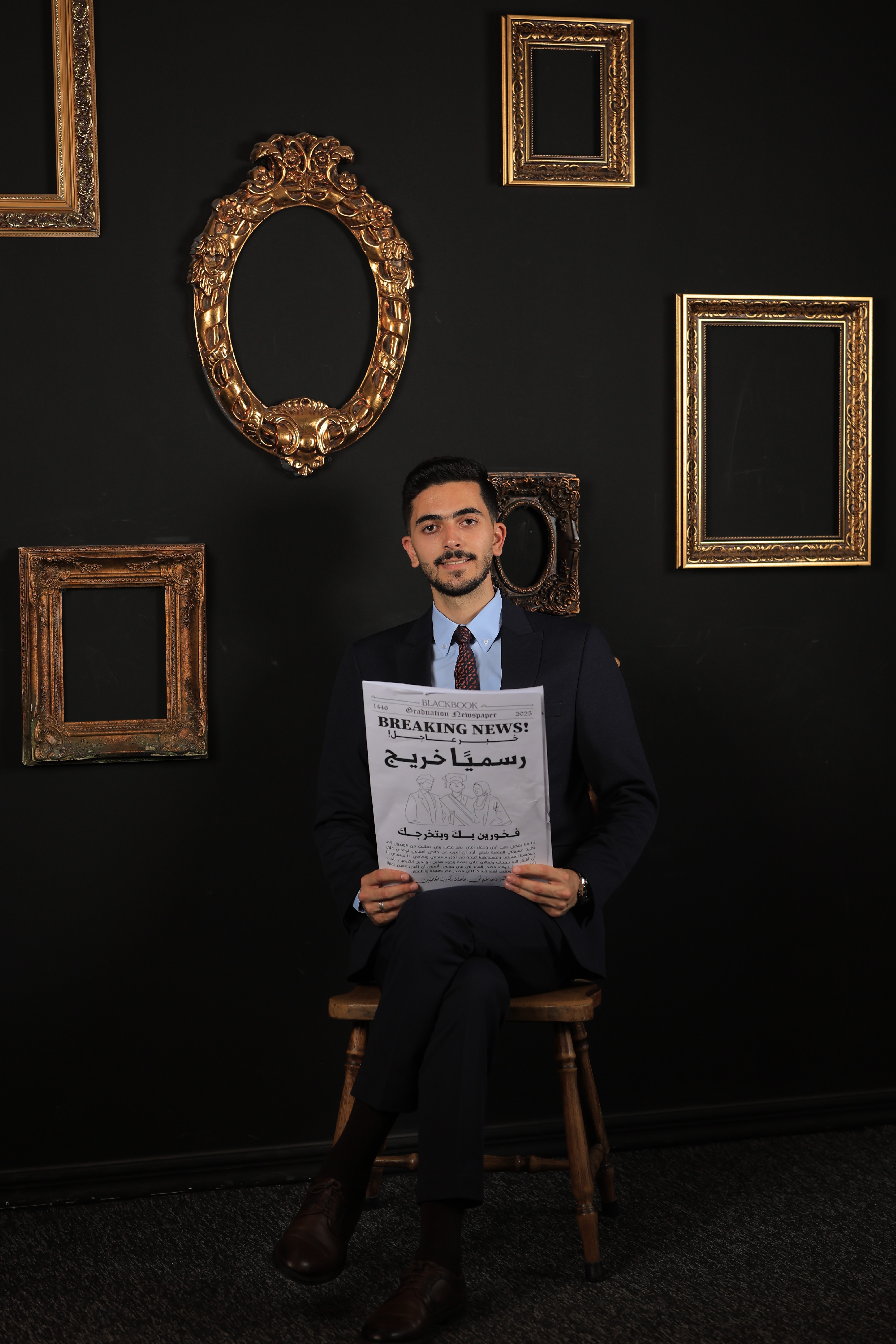 ["suit","man","sign"]