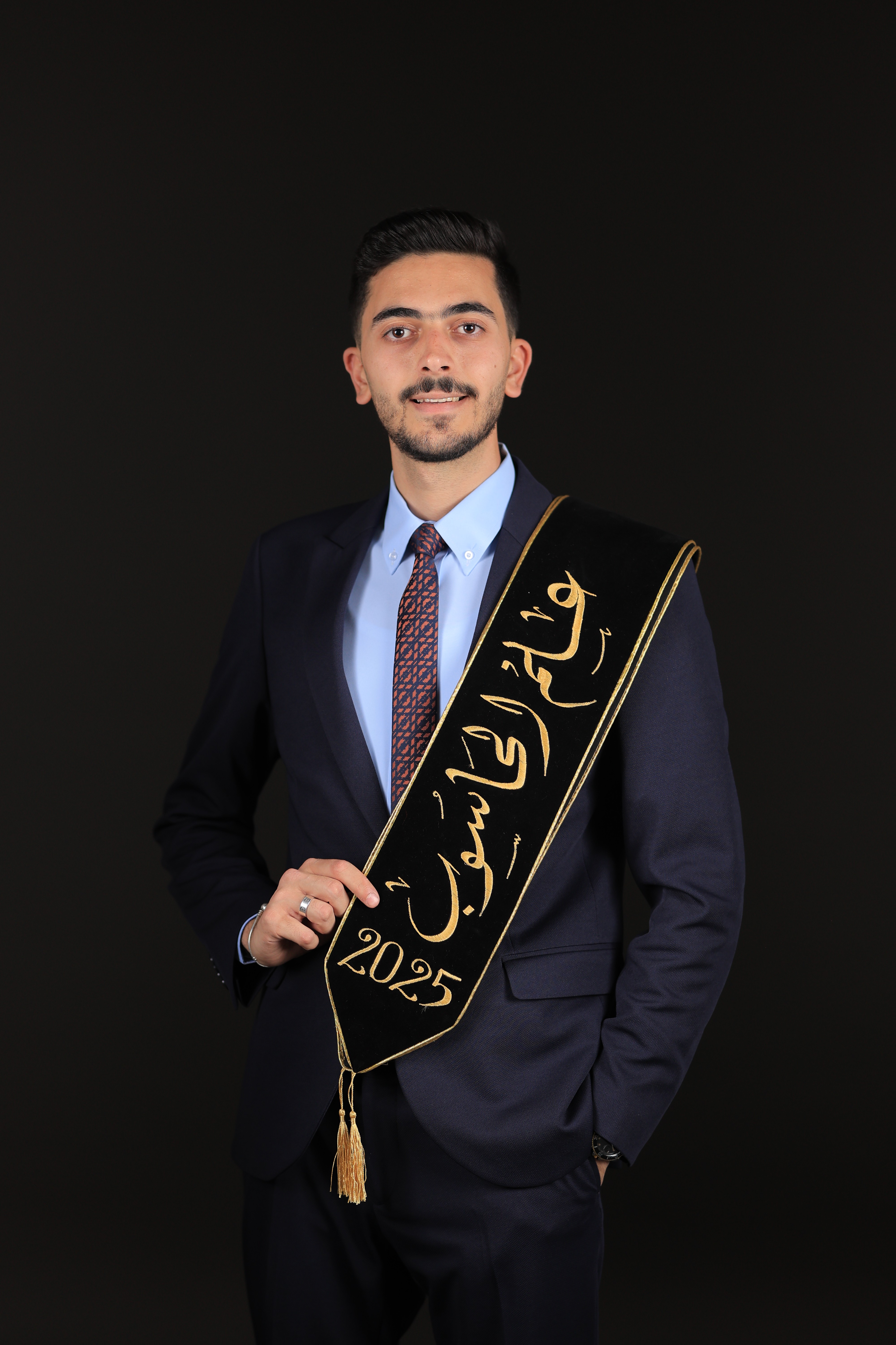 ["banner","suit","man"]