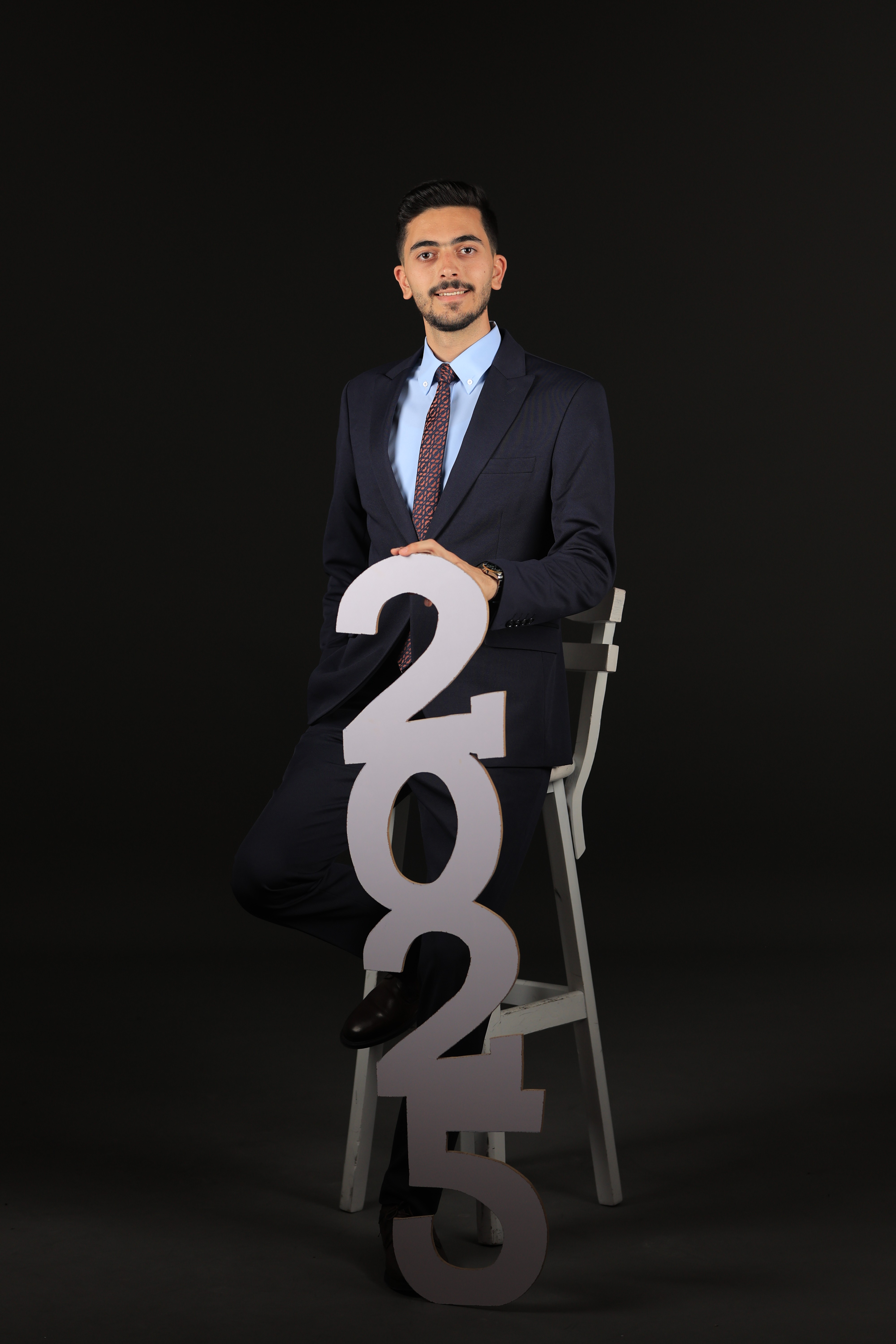 ["chair","suit","man"]